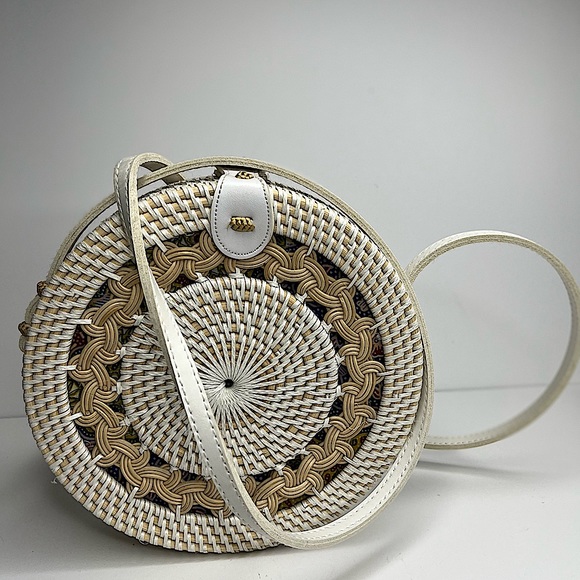 Handbags - Round wicker crossbody